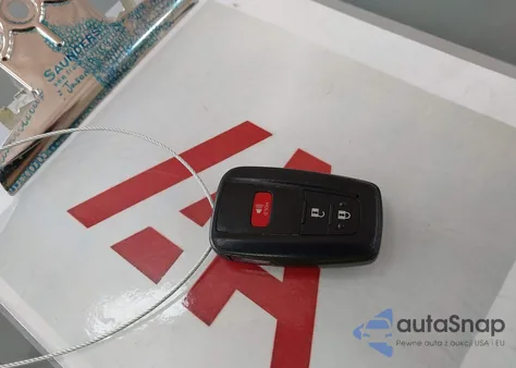 2019 Toyota Rav4 Xle from USA, damaged, VIN 2T3W1RFV2KW028931